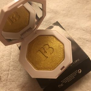 Fenty beauty highlighter